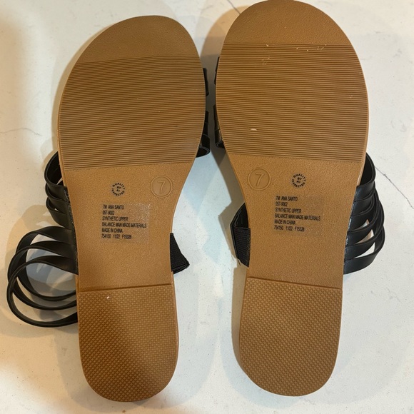 a.n.a black sandals , like new in box.  Size 7, sporty, casual, minimalist - Picture 3 of 7
